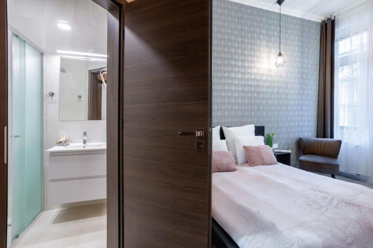 Extra Central And New Studio Budapest Exteriör bild