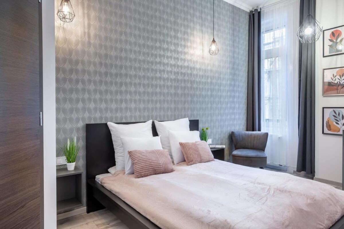 Extra Central And New Studio Budapest Exteriör bild