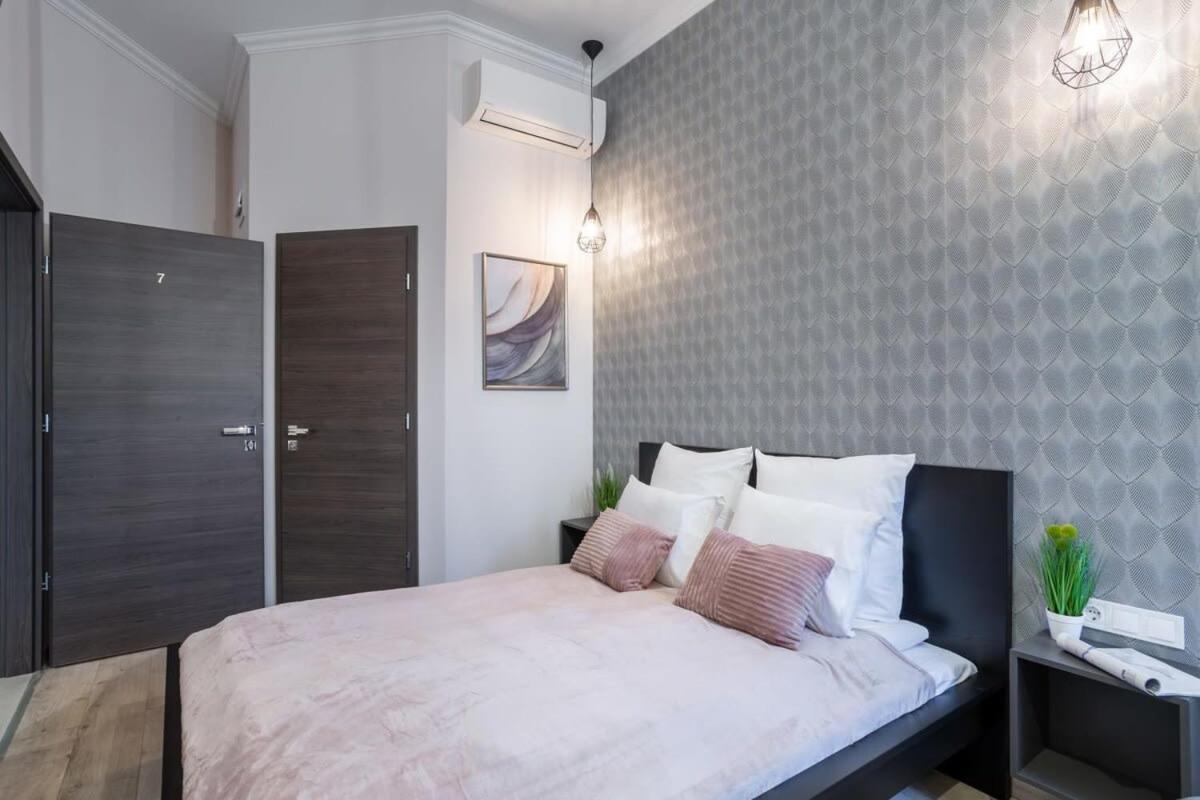 Extra Central And New Studio Budapest Exteriör bild